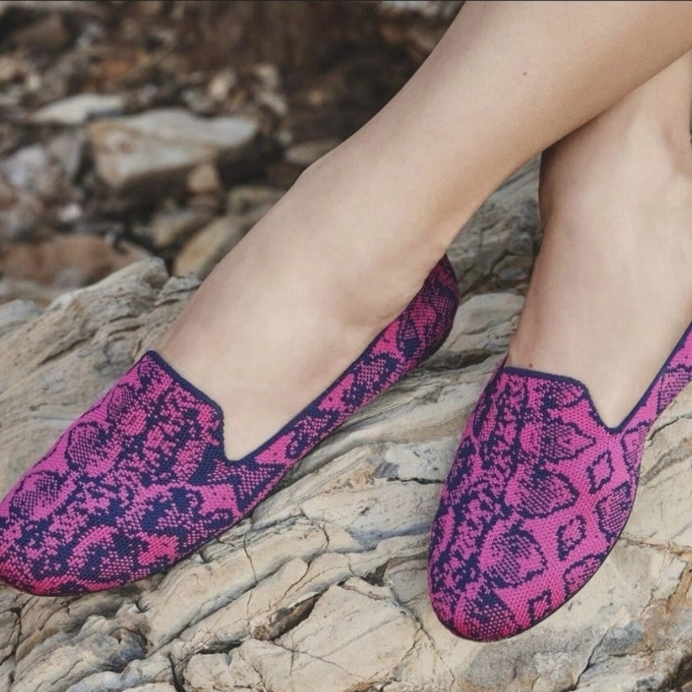 EUC RETIRED Rothy’s The Loafer Snake Fuschia Navy Women 6.5